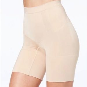 Spanx OnCore Mid-Thigh Shorts S